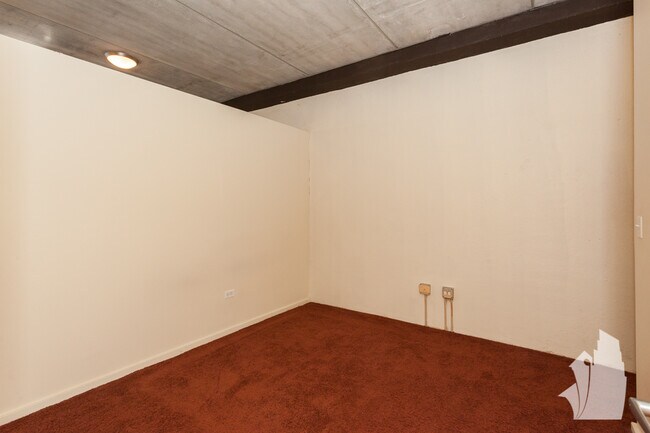 Foto del edificio - 630 N Franklin St