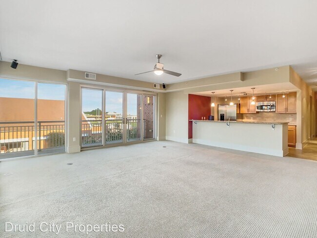 Building Photo - 1018 Hackberry Ln