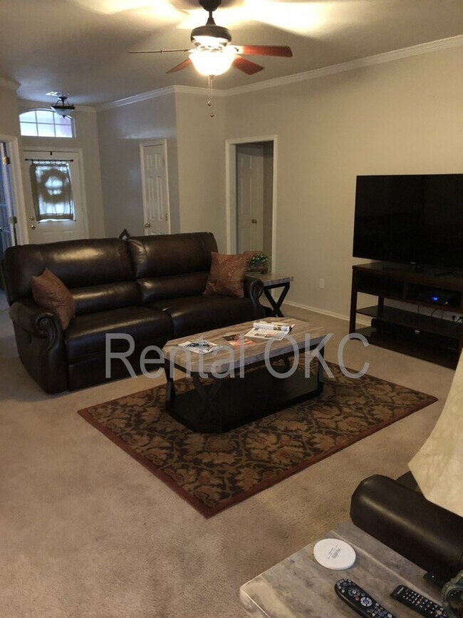 Building Photo - 3 Bed 2 Bath Edmond home with Office [STOR...