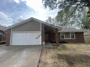 Building Photo - 306 E 24th Ct