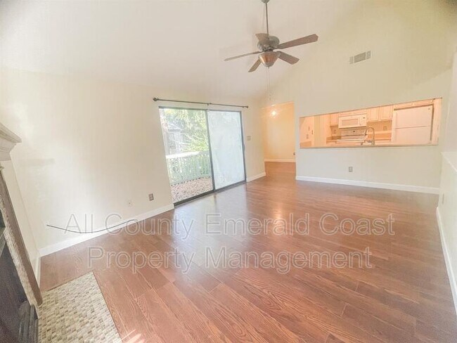 Foto del edificio - 128 Elm Ave SE