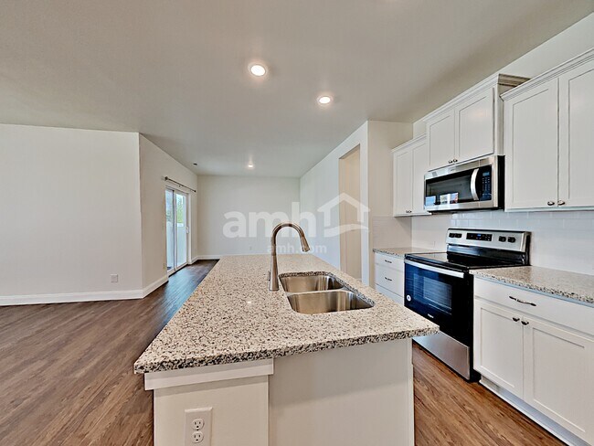 Foto del edificio - 3509 70th Dr NE