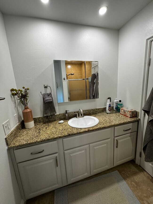 Foto del edificio - 8351 Greenvale Ave
