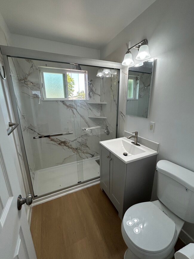 Building Photo - 574 W Hedding St