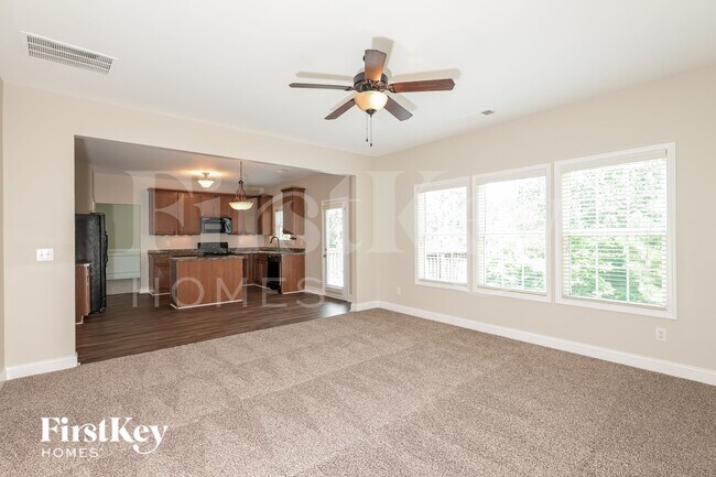 Building Photo - 6275 Cove Creek Dr
