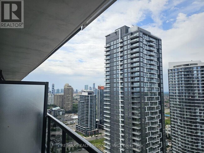 Photo du bâtiment - 5105-5105 Hurontario St