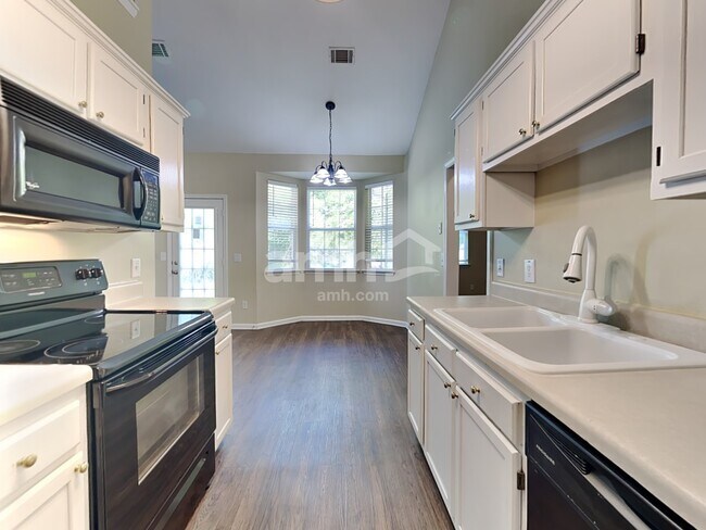 Building Photo - 117 Walton Trace South