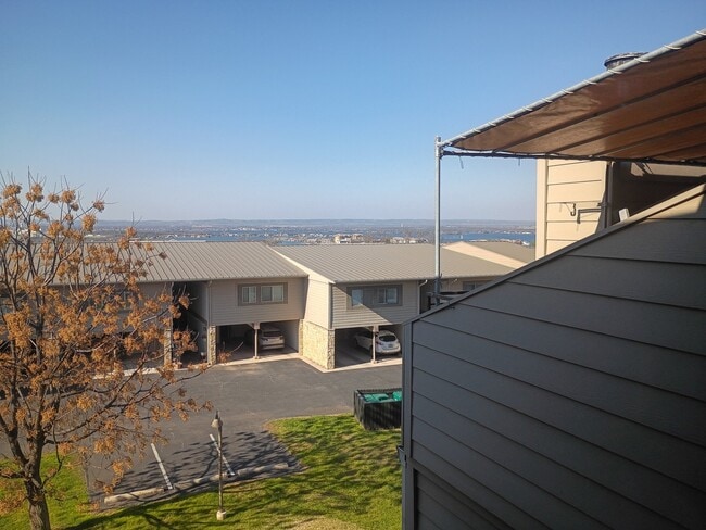 Building Photo - 300 Out Yonder