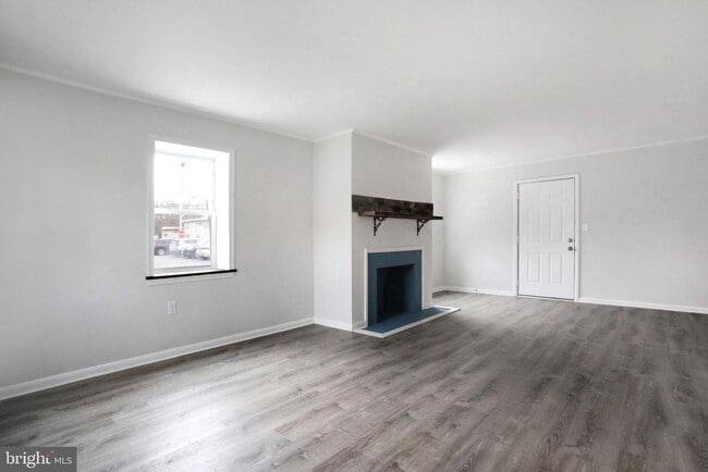 Building Photo - 205 S Princess St