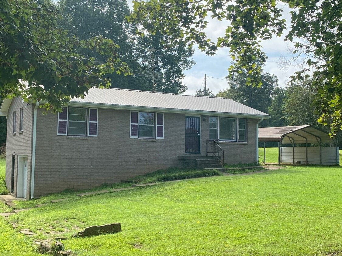 Primary Photo - 3 Acres in Sango! All Brick House with Unf...