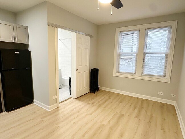 Building Photo - 5710 N Winthrop Ave