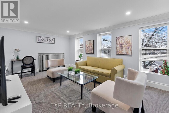 Photo du bâtiment - 5858 Ferry St