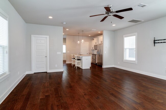 Open-concept kitchen and living area - 742 Cottage Park Dr