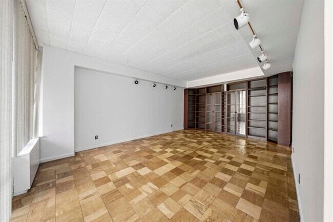Foto del edificio - 9060 Palisade Ave