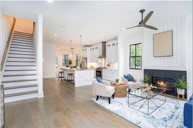 Building Photo - 178 Richardson St SE