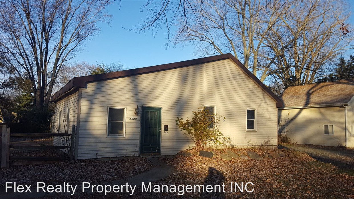 Primary Photo - 3 br, 1 bath House - 1927 Broadstone