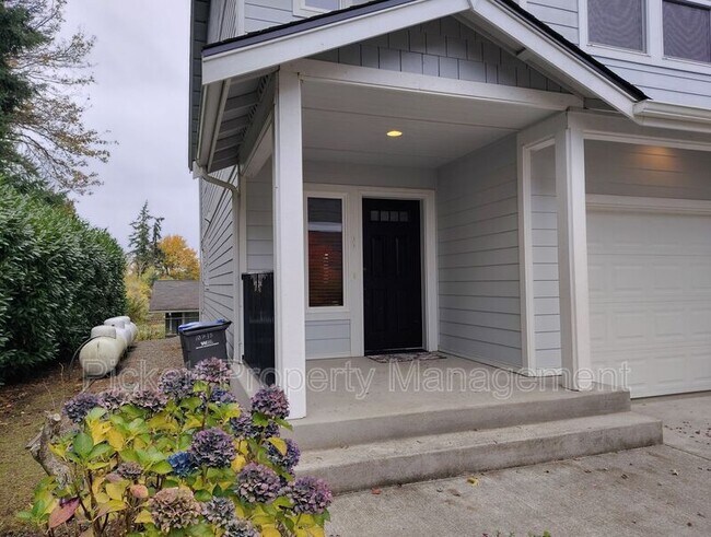 Foto del edificio - 10715 NE Rhody Wy