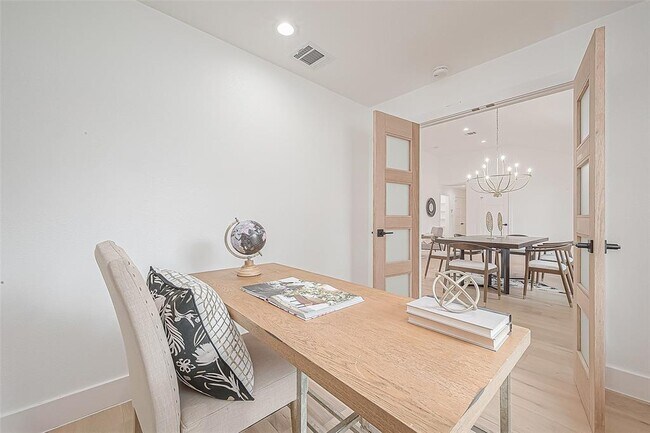 Foto del edificio - 6254 Locke Ln
