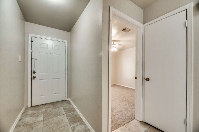 Foto del edificio - Great 3-2-2 in North Richland Hills surrounded by mature trees