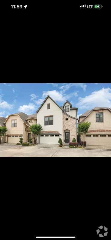 Building Photo - 1531 Woodbend Park W