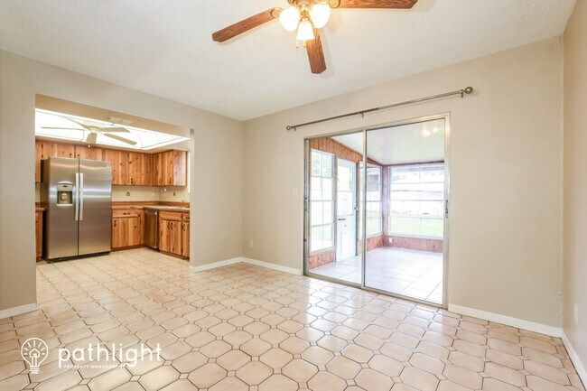 Building Photo - 3327 Yule Tree Dr