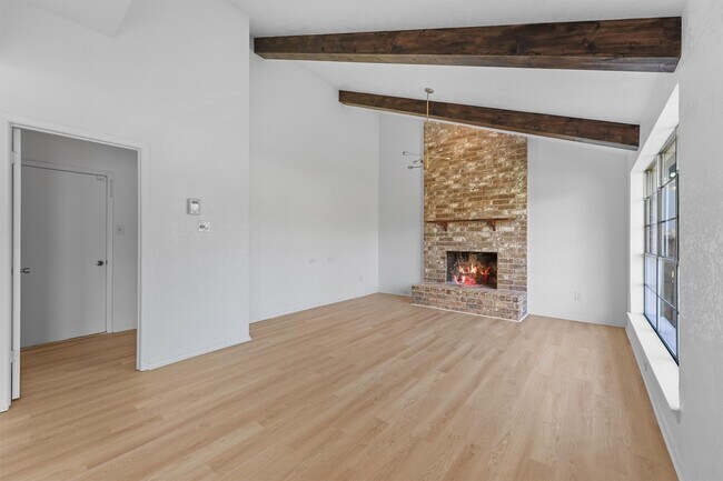 Building Photo - 3223 Deer Valley Dr