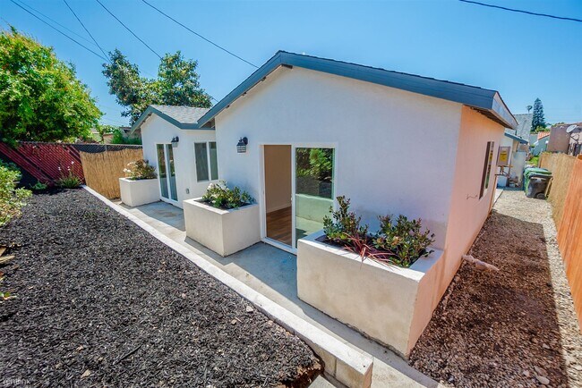 Building Photo - 2 br, 1 bath Duplex - 7408 La Salle Ave
