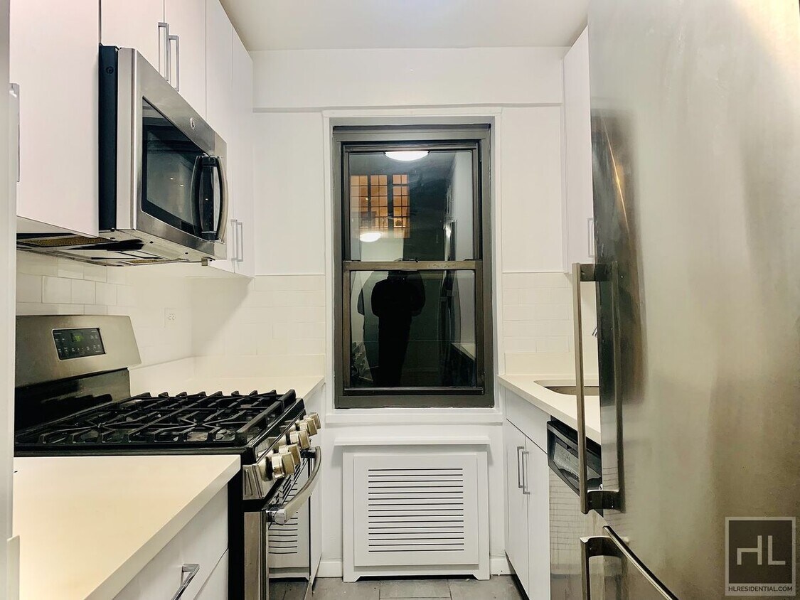Primary Photo - EAST 56 STREET