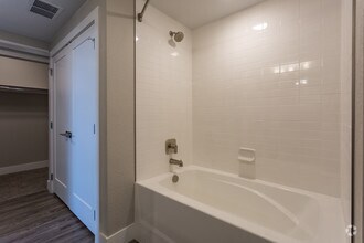 1BR, 1BA - 823 SF - FalconView