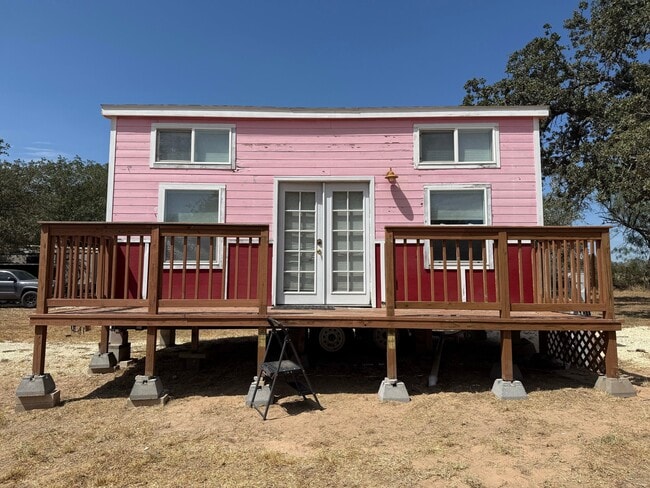 Building Photo - 685 Englehart