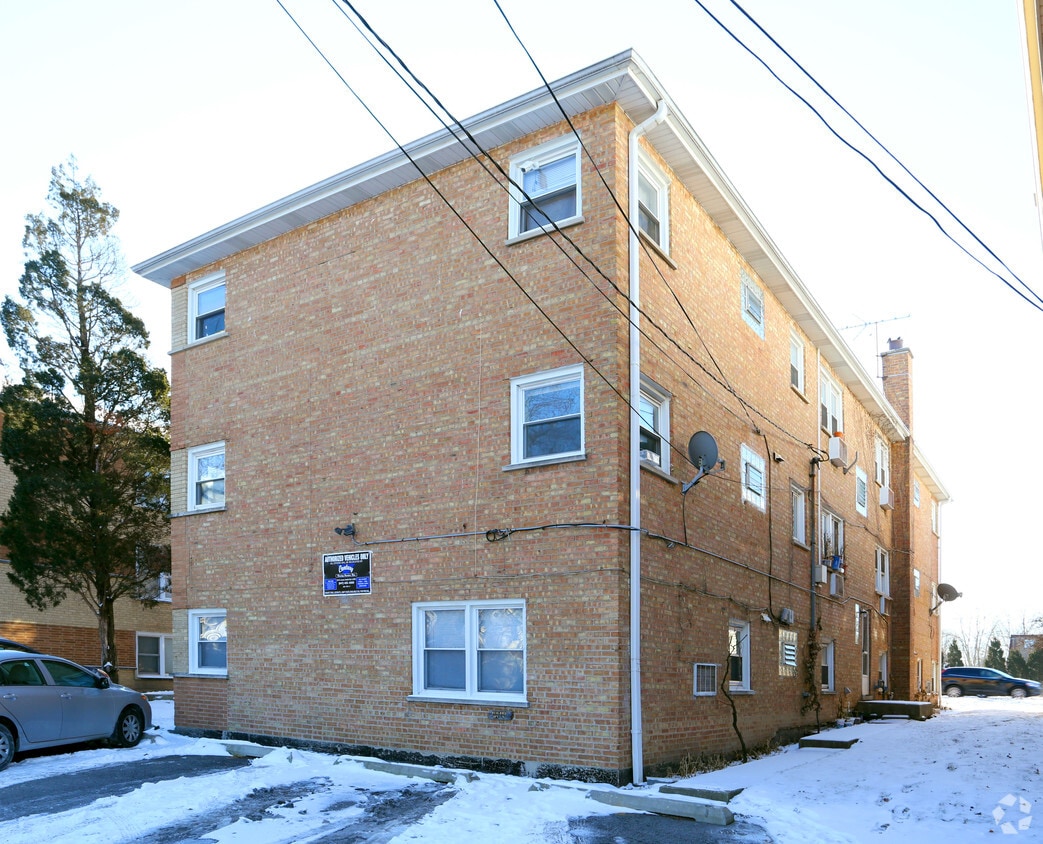 Building Photo - 1205 E Roosevelt Rd