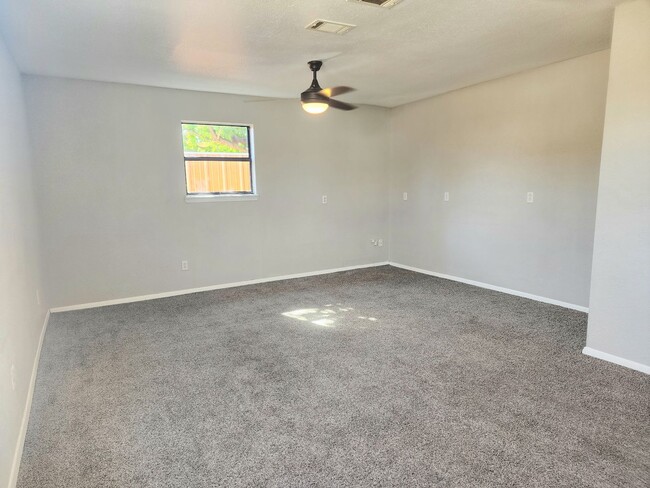 Building Photo - 905/907 N Ave K - duplex