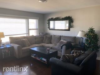 Foto principal - 5852 W Irving Park Rd