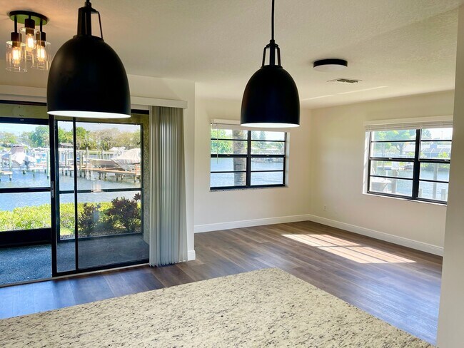 Building Photo - 654 Yardarm Dr