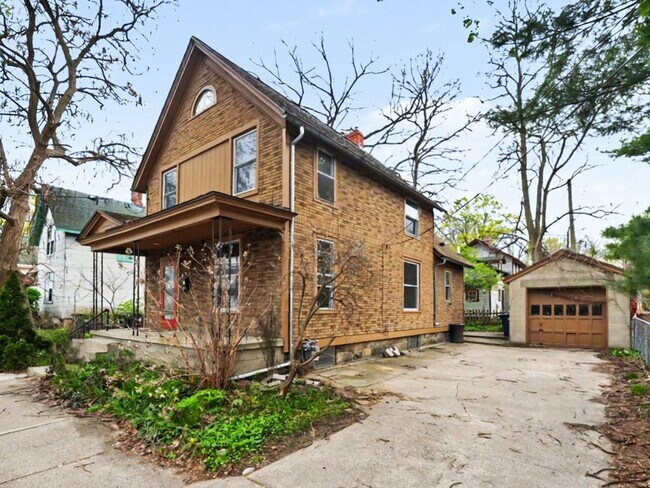 Foto del edificio - 120 Depot St