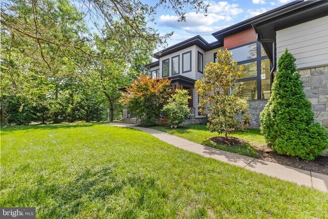 Foto del edificio - 1513 Oakview Dr