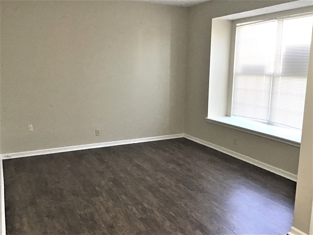 Building Photo - 1131 Clark Dr