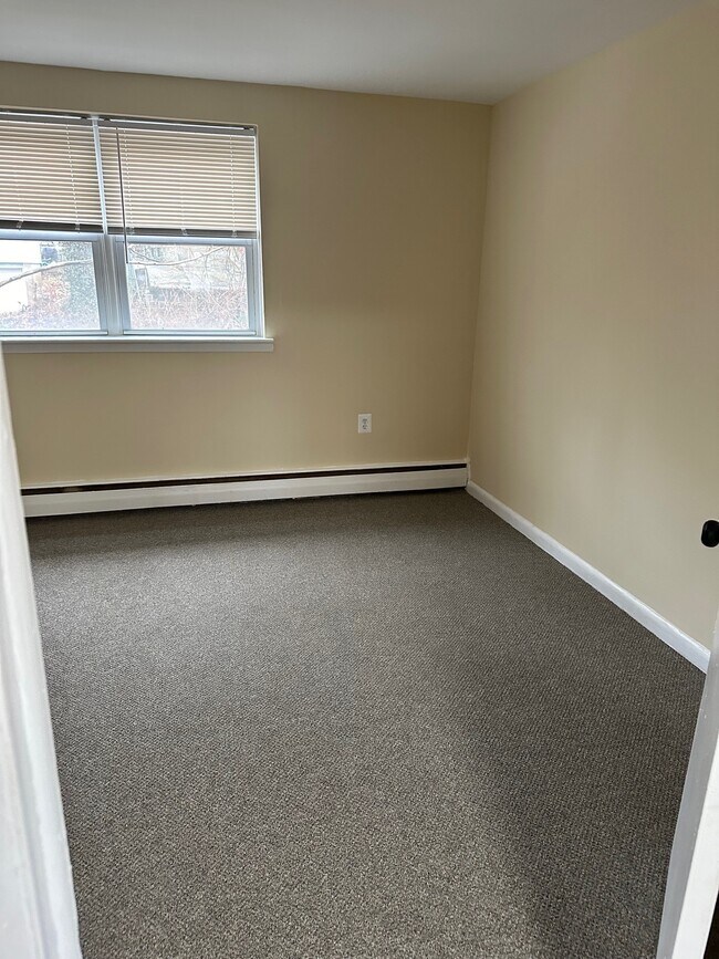 Building Photo - 115 Devereaux Ave