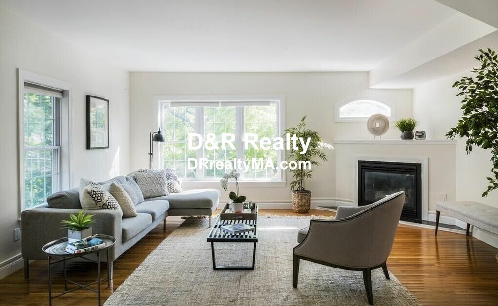 Primary Photo - 104 Woodstock St