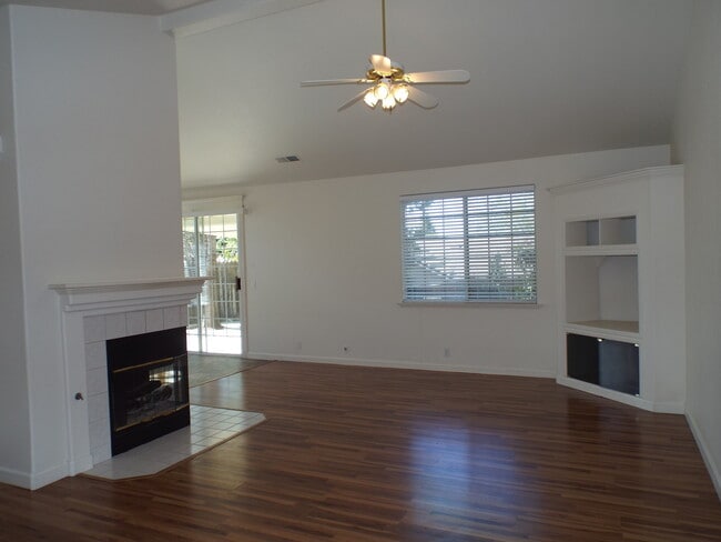 Building Photo - Gorgeous House in California Park Neighbor...