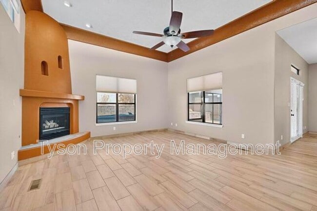 Foto del edificio - 13413 Summit Hills Pl NE