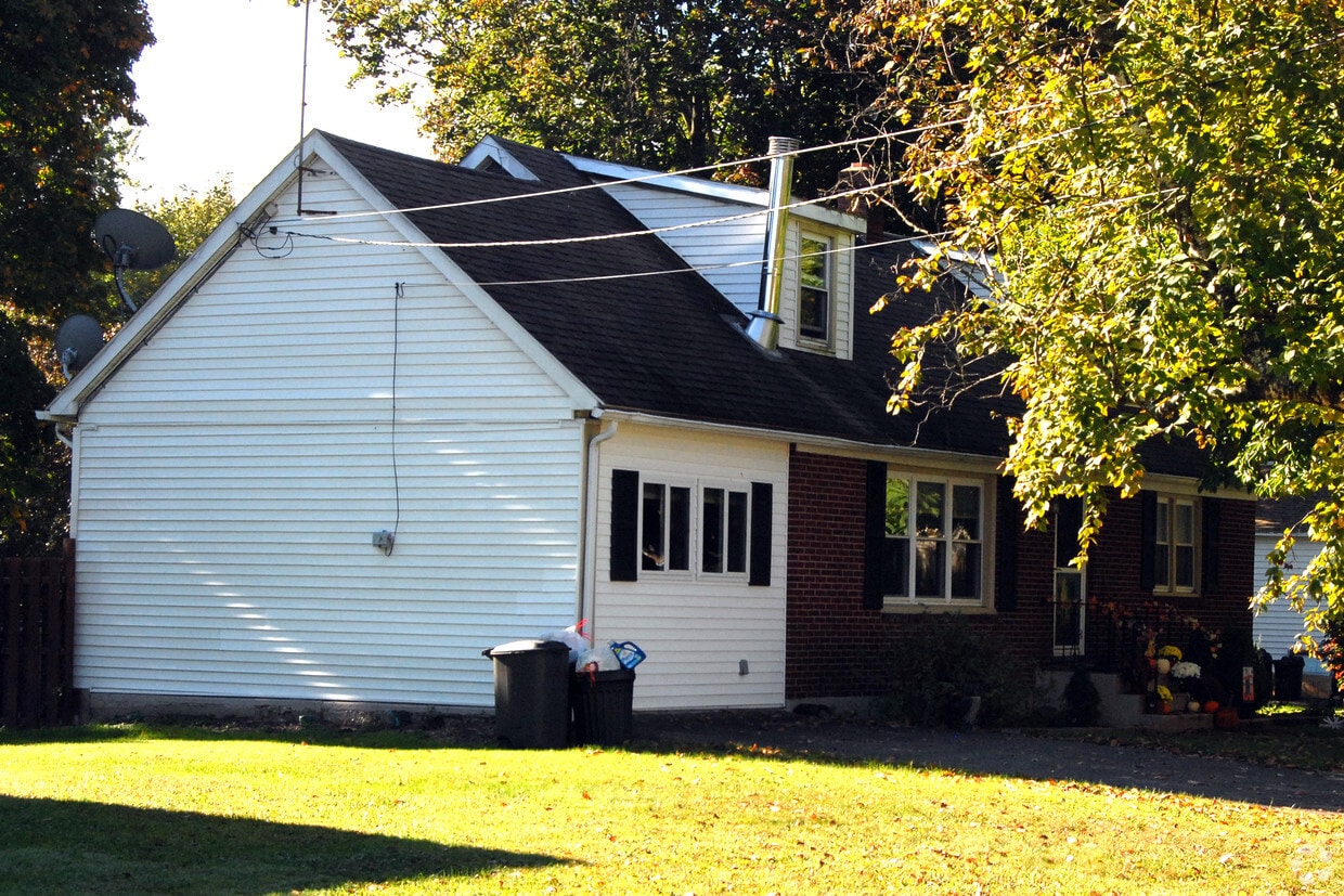 Building Photo - 2922 White Birch Ln