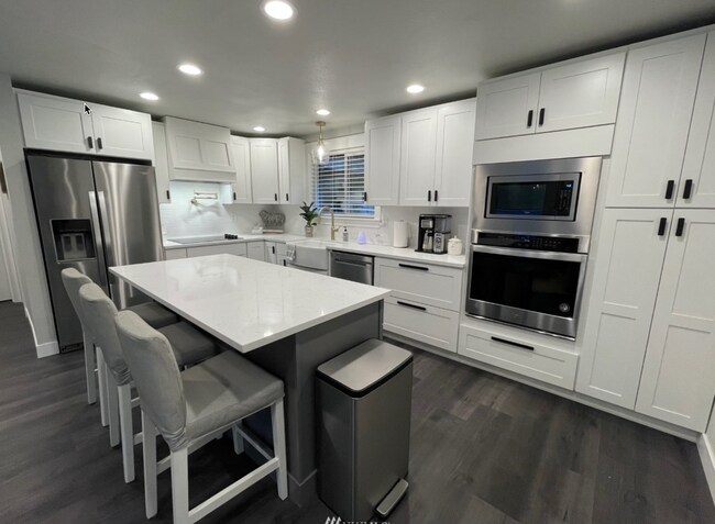 Building Photo - Modern Woodland Retreat in the Heart of Gig Harbor