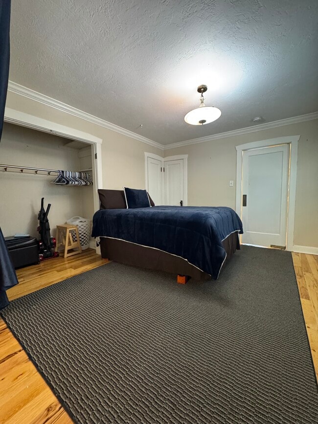 Building Photo - 732 S 900 E