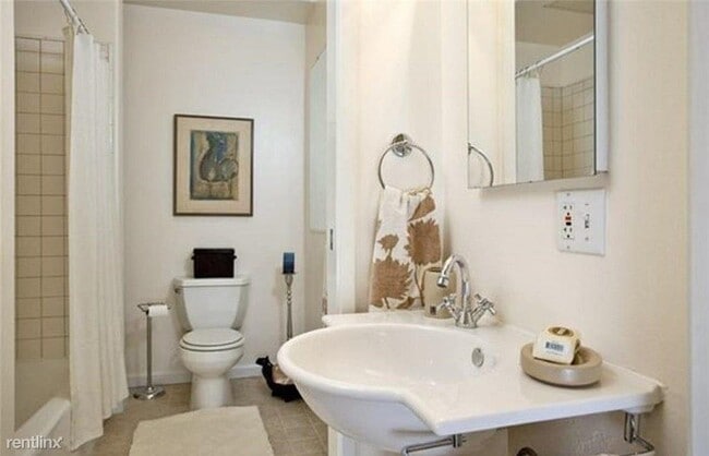 Building Photo - 1 br, 1 bath  - 1701 University Ave