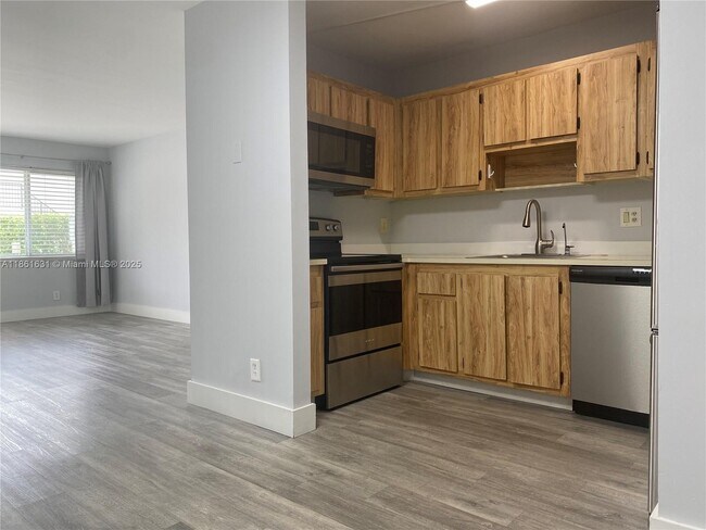 Foto del edificio - 3231 NW 102nd Terrace