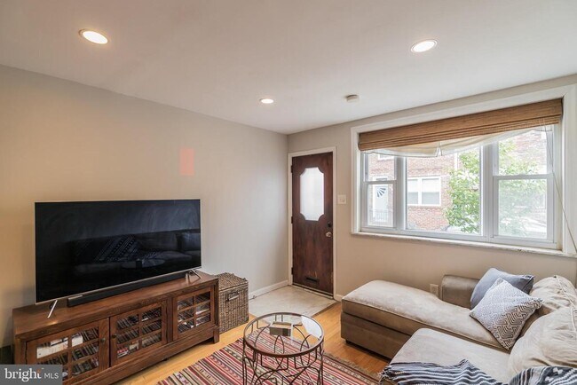 Building Photo - 812 Sears St