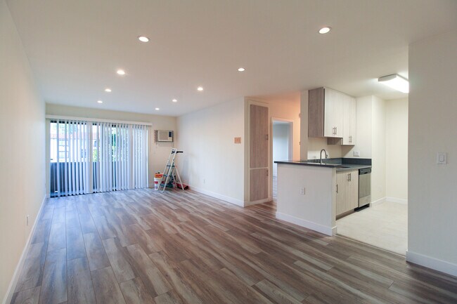 Foto del edificio - 17900 W Sherman Way