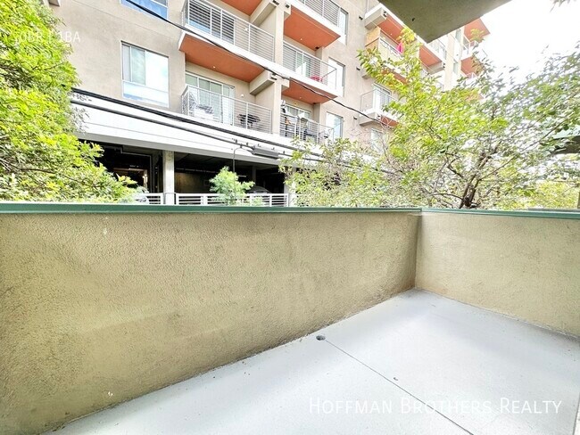 Foto del edificio - 448 S Alexandria Ave