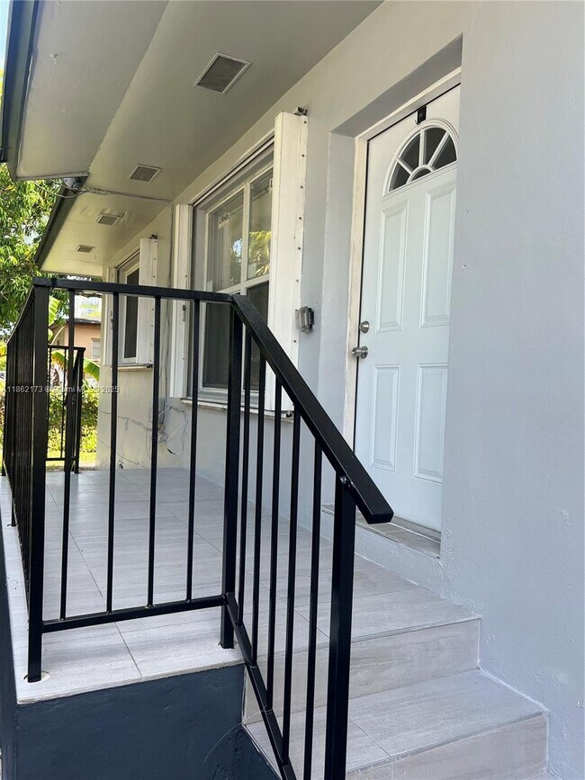 Building Photo - 1442 NW 38th St
